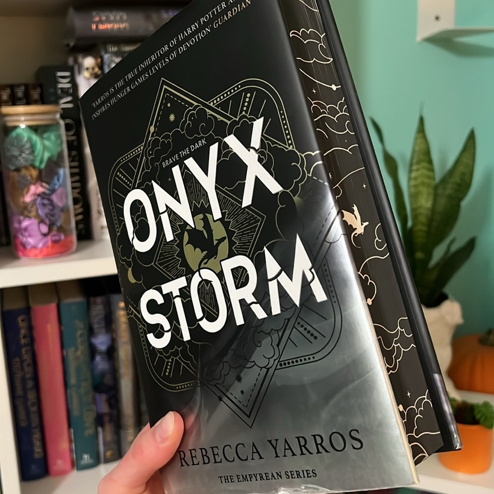 Waterstones Exclusive Onyx Storm by Rebecca Yarros
